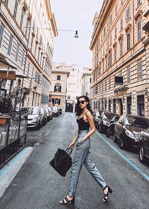 Từng bị chê về gu thời trang kém tinh tế sau khi đăng quang, Kỳ Duyên ngày càng nhận được lời khen về cách lựa chọn trang phục.