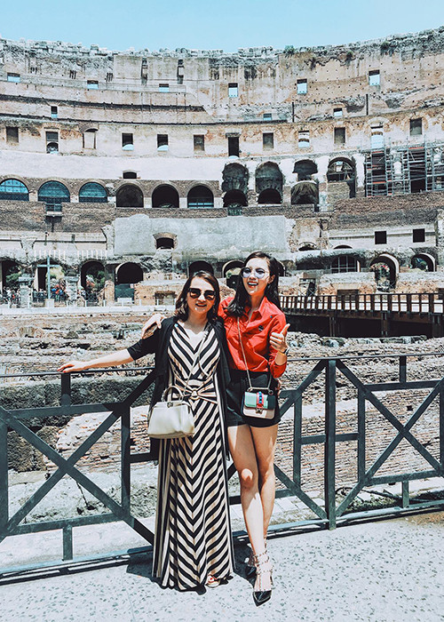 Trước đó, khi ghé thăm Venice (Italy) và Paris (Pháp), Kỳ Duyên không tiết lộ hình ảnh bên mẹ. Điều đó khiến nhiều người bất ngờ vì Hoa hậu Việt Nam 2014 luôn kè kè bên mẹ.