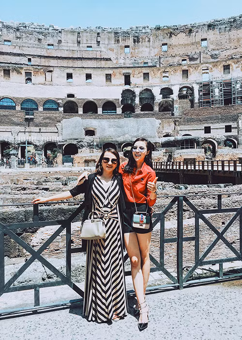 Trước đó, khi ghé thăm Venice (Italy) và Paris (Pháp), Kỳ Duyên không tiết lộ hình ảnh bên mẹ. Điều đó khiến nhiều người bất ngờ vì Hoa hậu Việt Nam 2014 luôn kè kè bên mẹ.