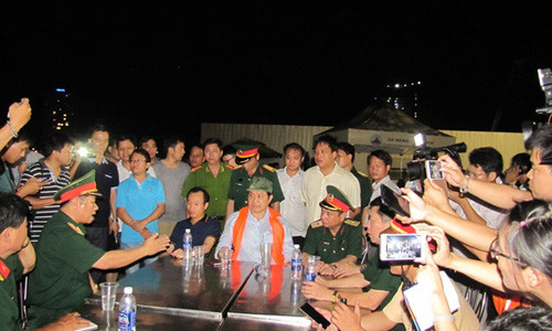 Vu chim tau du lich tren song Han: Cuu duoc 29 hanh khach-Hinh-4