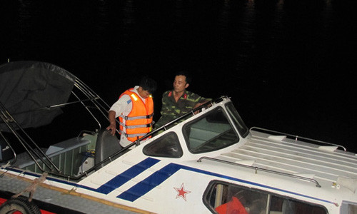 Vu chim tau du lich tren song Han: Cuu duoc 29 hanh khach-Hinh-9