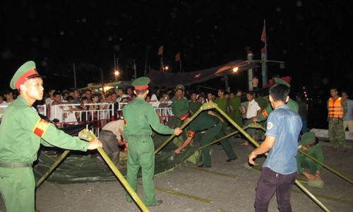 Vu chim tau du lich tren song Han: Cuu duoc 29 hanh khach-Hinh-8