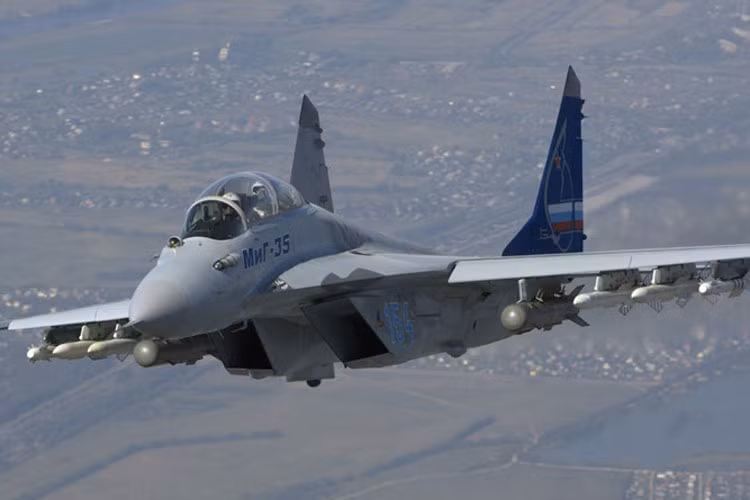 Đứng thứ 10 trong danh sách 10 chiến đấu cơ đắt nhất thế giới là chiếc Mig-31 do Liên Xô sản xuất từ những năm 80 của thế kỷ trước với giá 40 triệu USD. Ảnh Không quân Nga