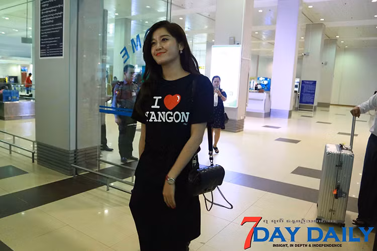 Á hậu 1 cuộc thi Hoa hậu Việt Nam 2014 luôn tươi tắn trước ống kính máy ảnh. (Ảnh: 7day Daily) 