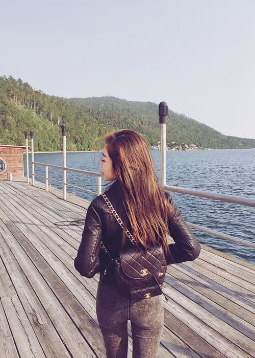 Trở lại với công việc diễn xuất, cô không ngại vất vả, thậm chí mạo hiểm đóng các cảnh quay hành động.