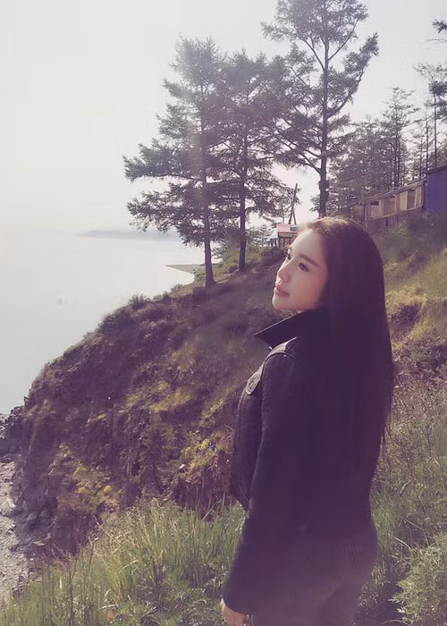 Sau hai lần sinh nở, Elly Trần ngày càng được khán giả chú ý bởi việc khéo chăm con.