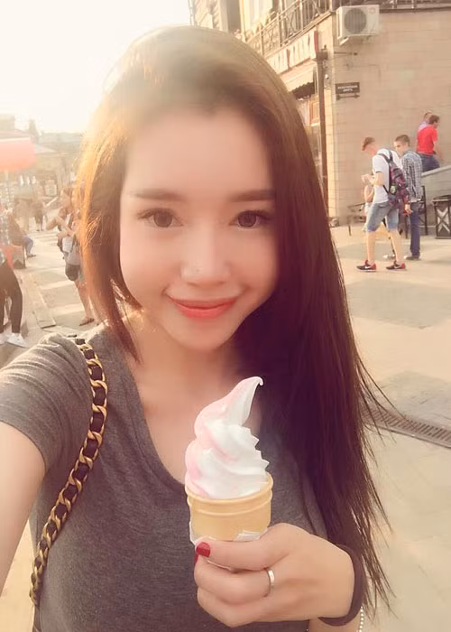 Ngoài đắt show sự kiện, người đẹp 29 tuổi còn được mời tham gia một dự án phim.