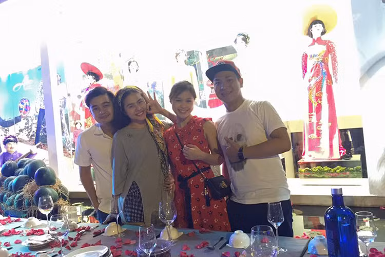 Ông xã Vân Trang là một doanh nhân Việt kiều Australia tên Lê Quân. Cả hai đã hẹn hò được một năm trước khi kết hôn.