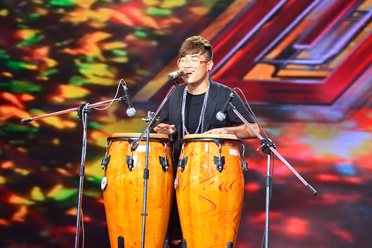 Lê Hoàng Phong cũng giành được vé bước vào vòng trong của giám khảo Tùng Dương. Ở đêm thi, anh thể hiện ca khúc "Em và tôi" theo phong cách RnB hiện đại với nhạc cụ trống và bản phối mới mẻ.