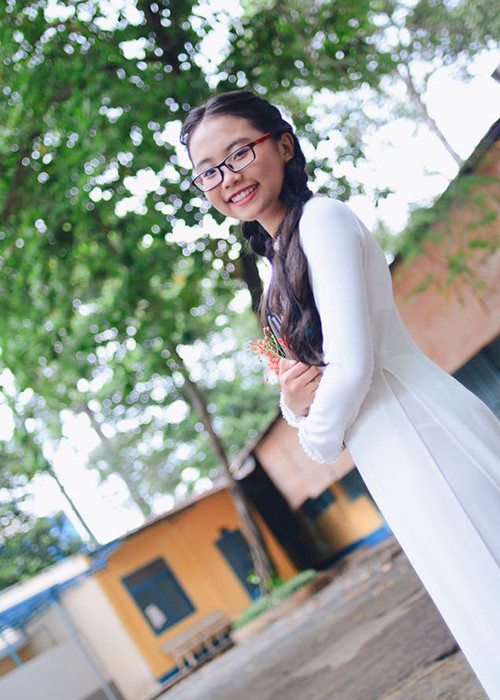 Phuong My Chi ra dang thieu nu trong ta ao dai trang-Hinh-5