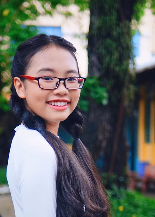 Phuong My Chi ra dang thieu nu trong ta ao dai trang-Hinh-6