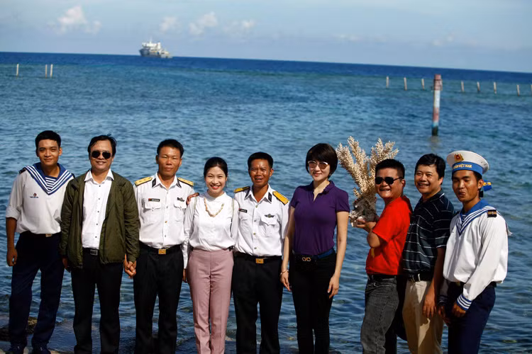 Loạt hình ảnh của Hoa hậu Nguyễn Thị Huyền trong chuyến đi này cũng được một số người bạn của cô chia sẻ.