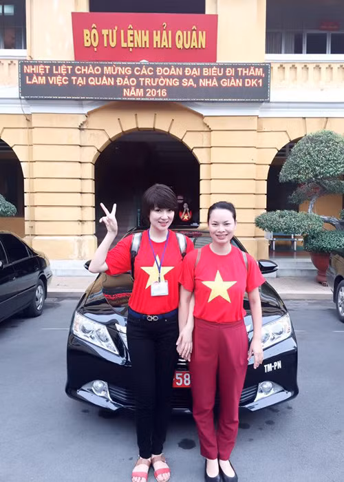 Đã 12 năm kể từ khi đăng quang Hoa hậu Việt Nam 2004 nhưng Nguyễn Thị Huyền vẫn luôn là mỹ nhân được công chúng yêu mến.