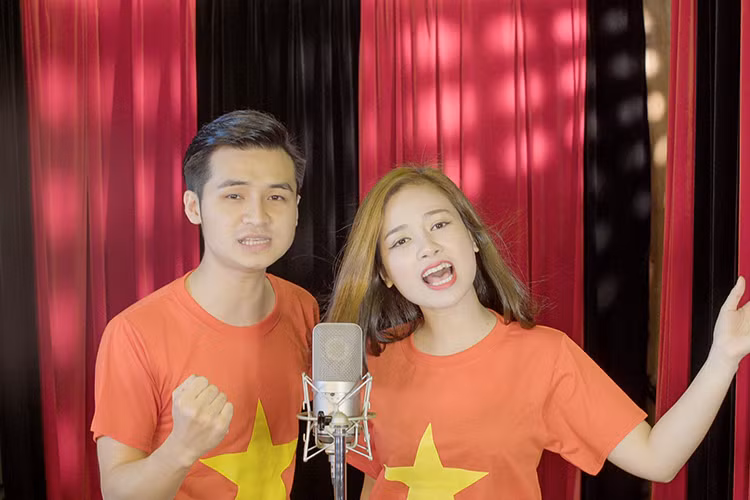 Là một trong những nghệ sĩ có mối quan hệ thân thiết với phi công Trần Quang Khải, ca sĩ Dương Hoàng Yến đã có mặt tại phòng thu của Minh Quân. (Ảnh: Facebook Minh Quân) 