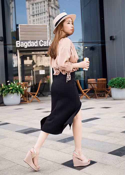 Quỳnh Nga từng tâm sự, năm nay cô muốn dành thời gian cho gia đình. Tuy vậy, cô vẫn không quên công việc ca hát và đóng phim.