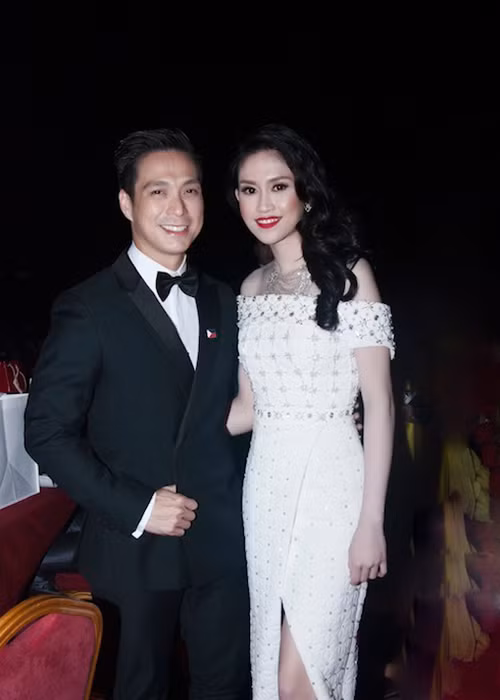 Đoạn clip nhanh chóng vấp phải những ý kiến trái chiều. Bởi lẽ Hoa hậu Thu Vũ nói tiếng Anh đến hai lần nhưng MC cùng thí sinh đều không hiểu còn khán giả thì cười ồ lên. (Ảnh: VTC News) 