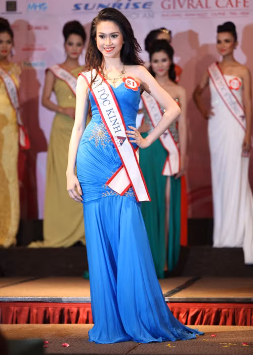 Trước cuộc thi Hoa hậu Đông Nam Á 2014, Thu Vũ từng tham gia cuộc thi Hoa hậu các dân tộc Việt Nam 2013 và ẵm giải Hoa hậu Ảnh. 