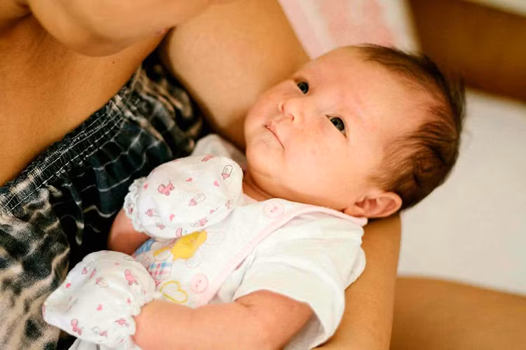 Con gái Phương Vy chào đời vào ngày 30/4/2016. Bé là kết quả tình yêu của nữ ca sĩ và ông xã ngoại quốc tên Sean Trace.