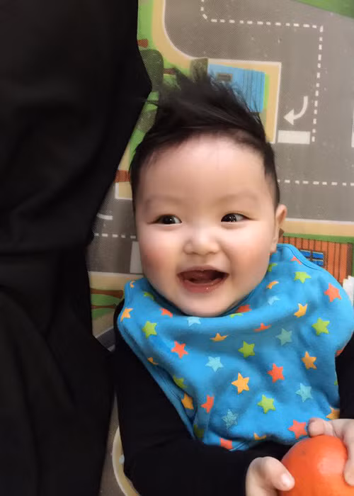 Ngoài hình ảnh chồng, trên trang cá nhân, Tâm Tít thường xuyên chia sẻ ảnh cậu con trai đầu lòng tên Alex Chí An. Cậu nhóc ngày càng bụ bẫm, đáng yêu (Ảnh: Facebook Tâm Tít)