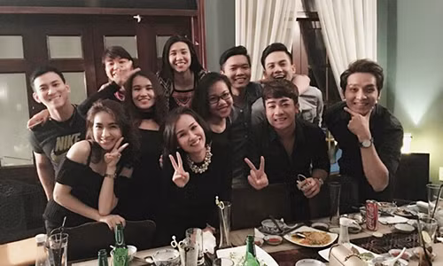 Ha Tram vui ve don sinh nhat sau on ao bi dim hang-Hinh-2