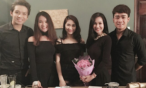 Ha Tram vui ve don sinh nhat sau on ao bi dim hang