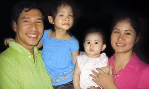 Yêu thương vợ con là vậy nhưng danh hài rất ít khi chia sẻ hình ảnh gia đình. Bởi đơn giản anh muốn vợ con có một cuộc sống thực sự bình yên thay vì vướng bận những ồn ào trong showbiz Việt.