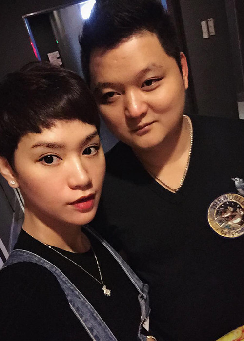 Cuộc sống sau khi kết hôn của nữ ca sĩ hiện bình yên và hạnh phúc. Cô và chồng thường xuyên dành cho nhau những lời nói ngọt ngào.