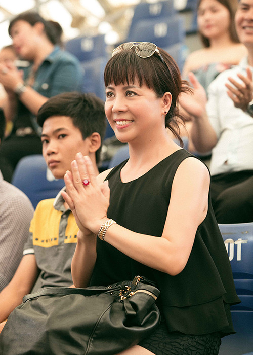 Mẹ của Hoàng Thùy Linh không thể vắng mặt trong buổi giao lưu đầy xúc động về cuộc đời của con gái.