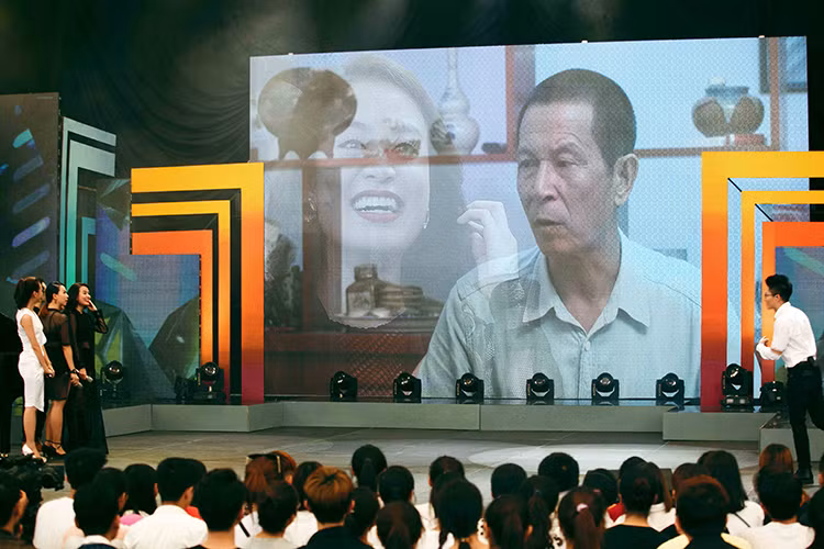 Hoàng Thùy Linh cho biết, bố mẹ là những người luôn ở bên, ủng hộ cô trên con đường sự nghiệp.