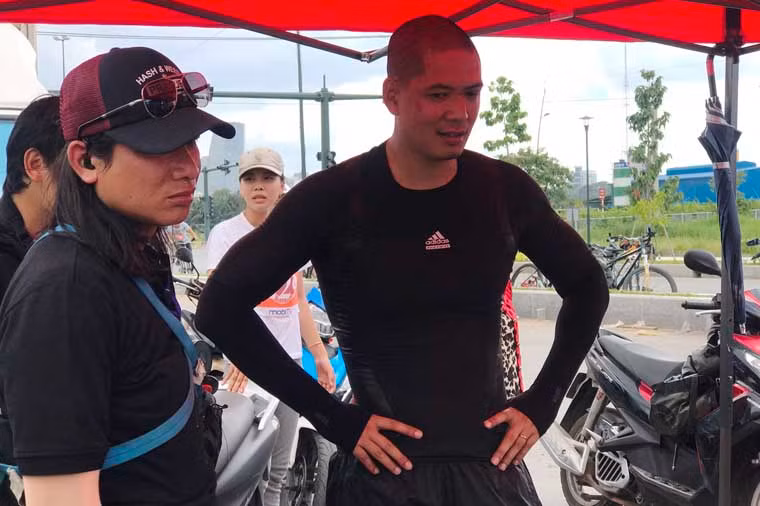 Được biết đây là bộ phim của đạo diễn Việt kiều thực hiện. Bộ phim đánh dấu sự trở lại của Bình Minh sau một thời gian vắng bóng trên màn ảnh rộng. Khác xa những vai diễn quý ông bảnh bao, lịch lãm, xung quanh lúc nào cũng có các cô gái, Bình Minh hóa thân vào một người có cuộc đời nhiều thăng trầm. 