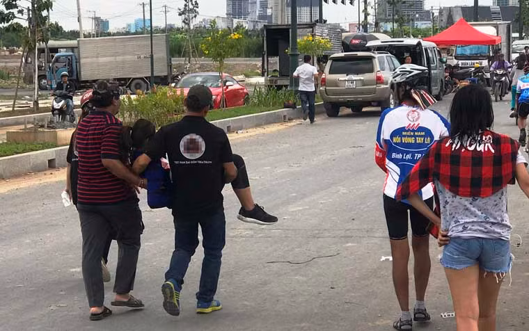 Nữ diễn viên quần chúng đã được đoàn làm phim chăm sóc tận tình và may mắn thương tích không quá nguy hiểm.