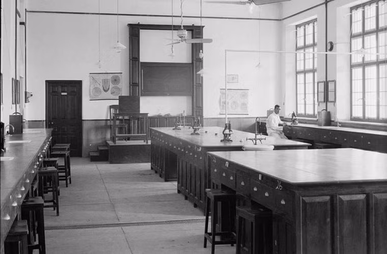 Phòng nghiên cứu bệnh học thuộc Học viện Y tế hoàng gia ở Baghdad.