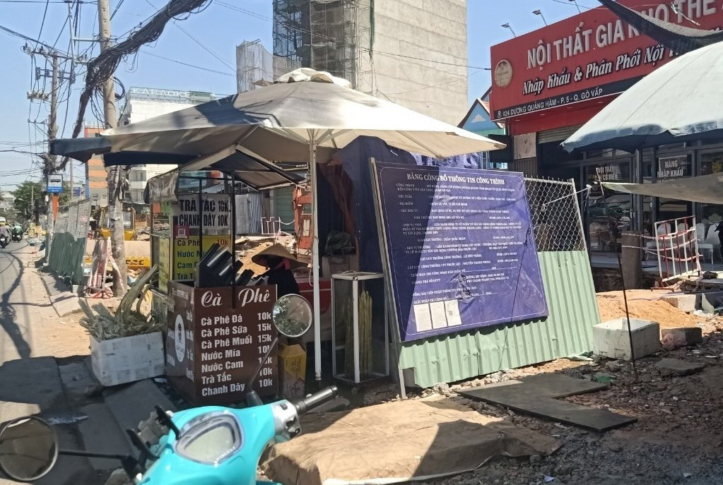 TP.HCM: Cận cảnh đường Dương Quảng Hàm mở rộng đang thi công - Hình 4 TP.HCM: Can canh duong Duong Quang Ham mo rong dang thi cong-Hinh-4