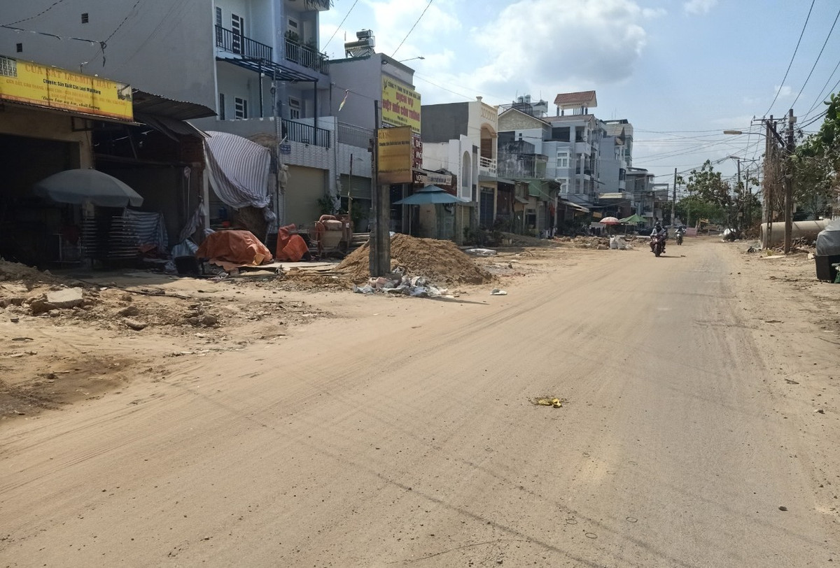 TP.HCM: Cận cảnh đường Dương Quảng Hàm mở rộng đang thi công - Hình 5 TP.HCM: Can canh duong Duong Quang Ham mo rong dang thi cong-Hinh-5