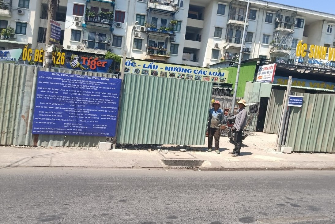 TP.HCM: Cận cảnh đường Dương Quảng Hàm mở rộng đang thi công - Hình 3 TP.HCM: Can canh duong Duong Quang Ham mo rong dang thi cong-Hinh-3