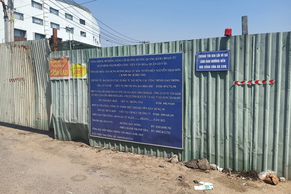 TP.HCM: Cận cảnh đường Dương Quảng Hàm mở rộng đang thi công - Hình 2 TP.HCM: Can canh duong Duong Quang Ham mo rong dang thi cong-Hinh-2