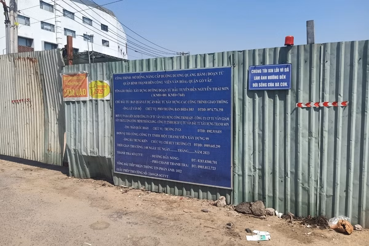 TP.HCM: Can canh duong Duong Quang Ham mo rong dang thi cong-Hinh-2