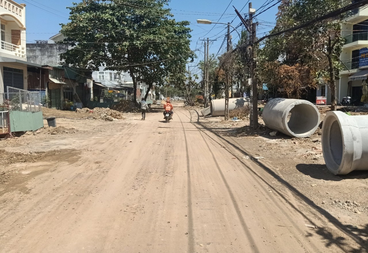 TP.HCM: Cận cảnh đường Dương Quảng Hàm mở rộng đang thi công - Hình 15 TP.HCM: Can canh duong Duong Quang Ham mo rong dang thi cong-Hinh-15