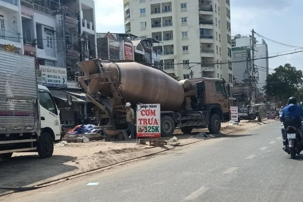 TP.HCM: Cận cảnh đường Dương Quảng Hàm mở rộng đang thi công - Hình 13 TP.HCM: Can canh duong Duong Quang Ham mo rong dang thi cong-Hinh-13