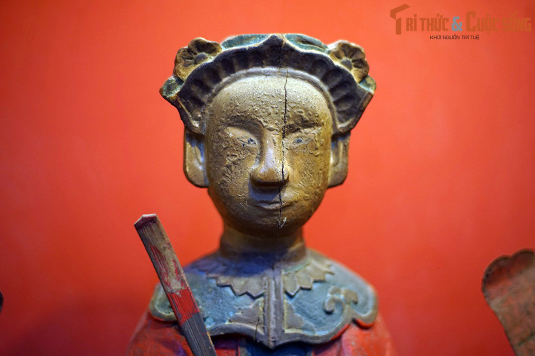 Những tưởng mộng đẹp của cặp đôi sẽ thành, nhưng buổi bấy giờ giặc giã nổi lên. Lê Sĩ Triệt lên đường tòng quân, nàng ở lại đau đáu trông chờ vào ngày đoàn tụ.