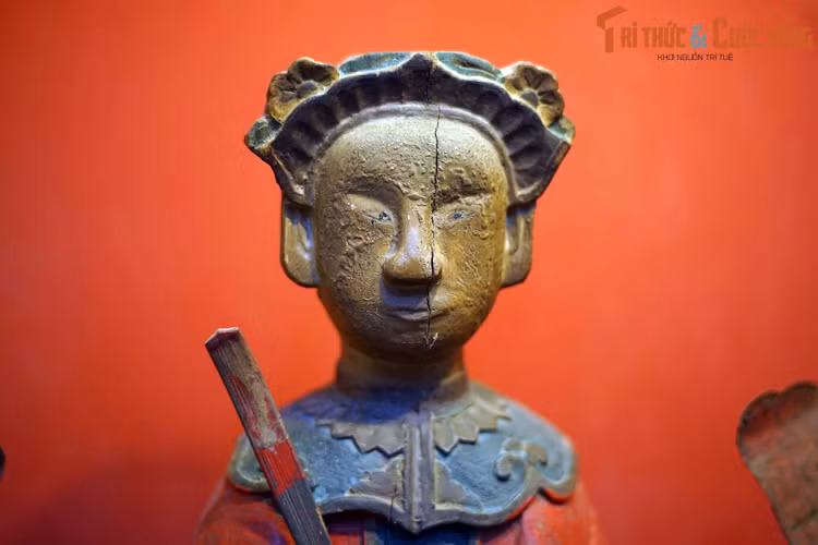 Những tưởng mộng đẹp của cặp đôi sẽ thành, nhưng buổi bấy giờ giặc giã nổi lên. Lê Sĩ Triệt lên đường tòng quân, nàng ở lại đau đáu trông chờ vào ngày đoàn tụ.