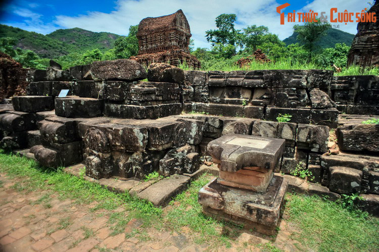 Nằm ở địa phận xã Duy Phú, huyện Duy Xuyên, tỉnh Quảng Nam, Di sản văn hóa thế giới - Thánh địa Mỹ Sơn là một địa danh du lịch nổi tiếng tầm cỡ toàn cầu. Ít ai có thể tưởng tượng được rằng di tích lịch sử này đã suýt bị con người nhấn chìm trong biển nước.