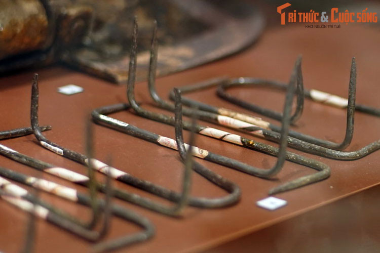 Không chỉ gây ra những thiệt hại hữu hình, thứ vũ khí thô sơ, có thể chế tạo hàng loạt rất nhanh chóng này còn đánh vào tâm lý các binh sĩ trong hàng ngũ đối phương, khiến họ hoang mang lo sợ, phải cẩn trọng trong mọi đường đi nước bước của mình...