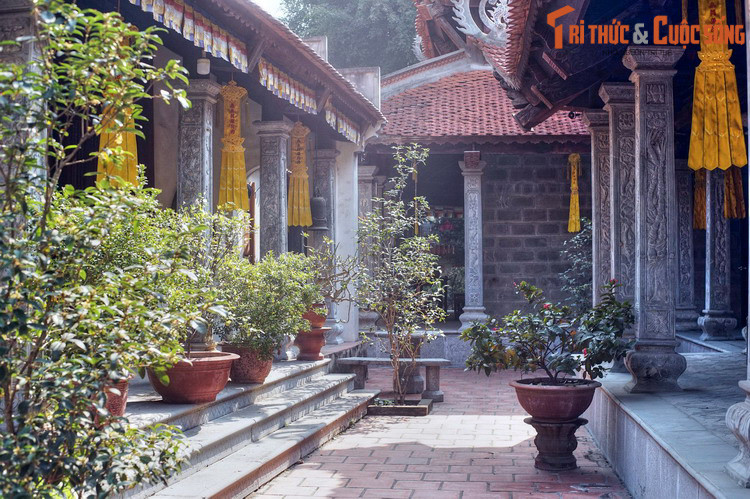 Như đã hứa hẹn, chúa Trịnh ban thưởng hậu hĩnh cho Phan Cảnh Điệp. Không chỉ vậy, chúa còn thăng ông từ một người lính lên làm đội trưởng, phong hàm lục phẩm. Sau này ông tham gia huấn luyện voi và cưỡi voi dẹp giặc nhiều trận nên được phong Quận công.