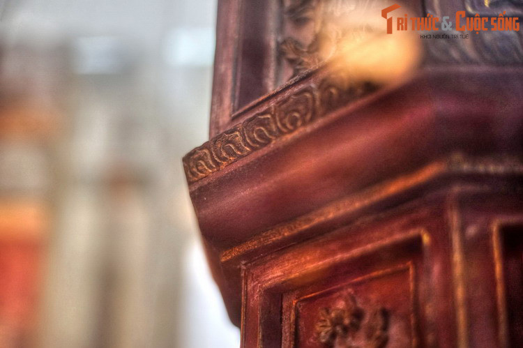 Do quan niệm mâm trầu trong lễ cưới tượng trưng cho vạn vật trong vũ trụ nên tàu, ghe kiêng cữ không dám chở, buộc phải khiêng bằng sức người.