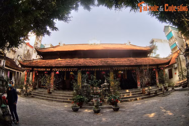 3. Chùa Phổ Giác (phố Ngô Sĩ Liên, quận Đống Đa, Hà Nội) là một ngôi chùa cổ được khởi dựng khoảng năm 1770-1774, thời Hậu Lê. Chùa còn có tên là chùa Tàu Tượng vì thuở sơ khai chùa nằm ở bãi đất bên hồ Gươm, nơi tập trung các tàu voi chiến của triều đình.