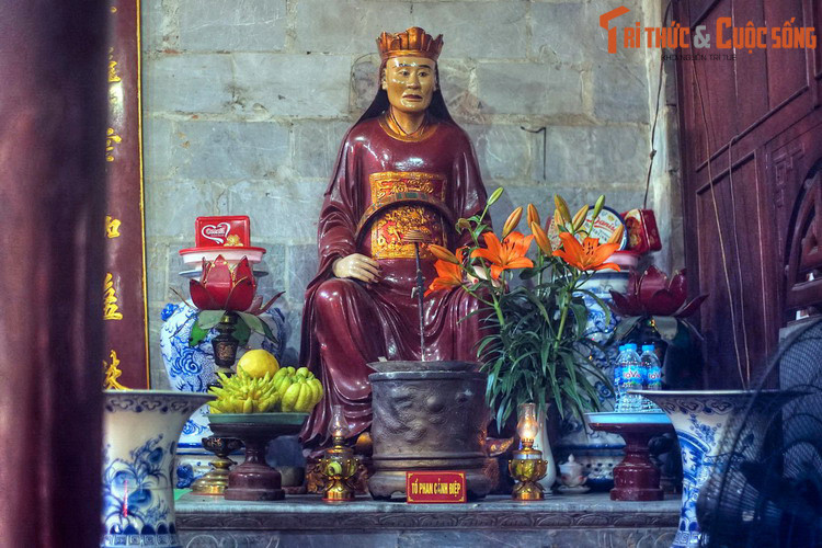 Sau này Phan Cảnh Điệp tham gia huấn luyện voi và cưỡi voi dẹp giặc nhiều trận nên được phong Quận công. Ông nhận tước nhưng không làm quan mà lại vào chùa thụ giới và niệm Phật. Sau khi viên tịch, ông được tôn vinh như một vị sư tổ của chùa...