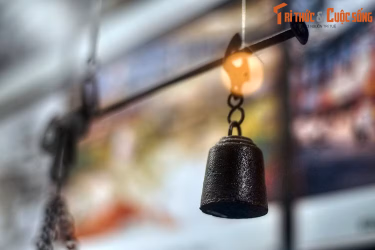 Cân đòn đã được sử dụng rộng rãi cho đến hết thời bao cấp, với kiểu dáng không có quá nhiều thay đổi sau hàng ngàn năm. Nó từng là vật dụng “bất khả li thân” của các bà nội trợ khắp ba miền.