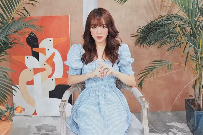 Cảm ơn các bạn khán giả PUBG Mobile. Thảo Trang đọc hết tất cả comment về mình ở khắp nơi, khen, chê, mình đều nhận để cố gắng thay đổi sau mỗi ngày của giải đấu”.