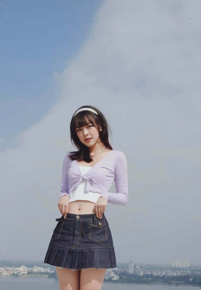 Nữ MC của PUBG Mobile còn khéo léo nhắc tên “người bí ẩn” trong tus tổng kết của mình: “Cảm ơn riêng cả một người bạn đặc biệt đã đồng hành cùng Thảo Trang trong sự nghiệp học hành này, không có bạn thì không biết Thảo Trang phải bắt đầu như thế nào luôn”.